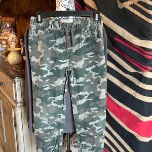 Levi’s camo joggers youth 14 reg